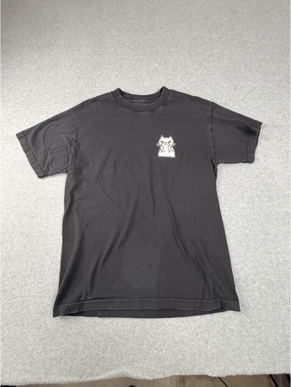 RETROFIT Mens T-Shirt M Black Embroidered Cat Middle Finger‎ Funny Cotton Short